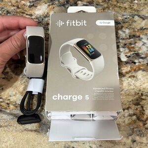 fitbit Charge 5 watch Tracker in White with Silver Accents